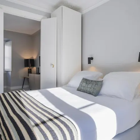 Stylish 1bdr In Bairro Alto By Lovelystay * Lisbona