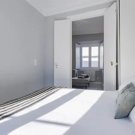 Stylish 1bdr In Bairro Alto By Lovelystay Lisbona