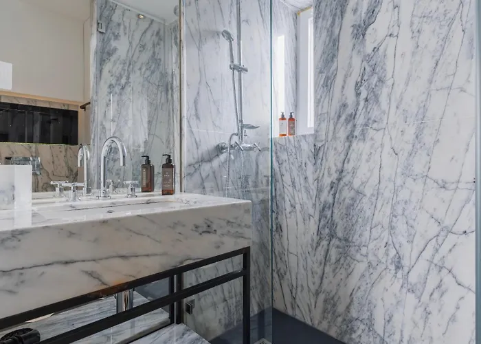 Stylish 1bdr In Bairro Alto By Lovelystay Lägenhet