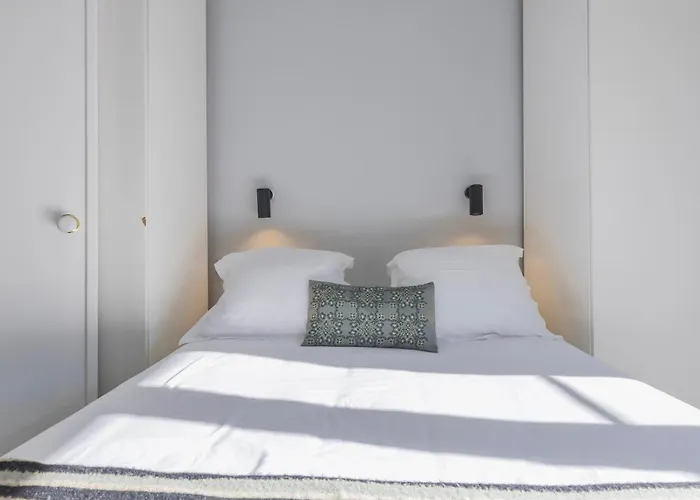 Stylish 1bdr In Bairro Alto By Lovelystay Lägenhet